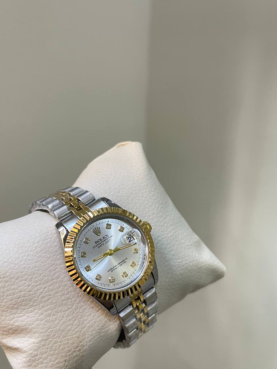 Classic Crystal Watch with Date