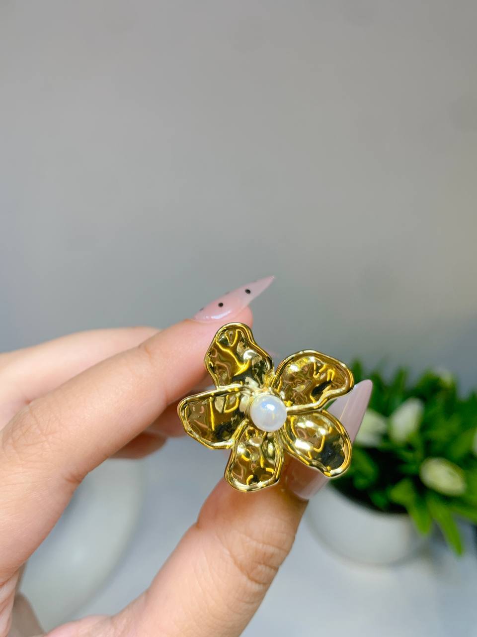Golden Bloom – Statement Pearl Flower Ring