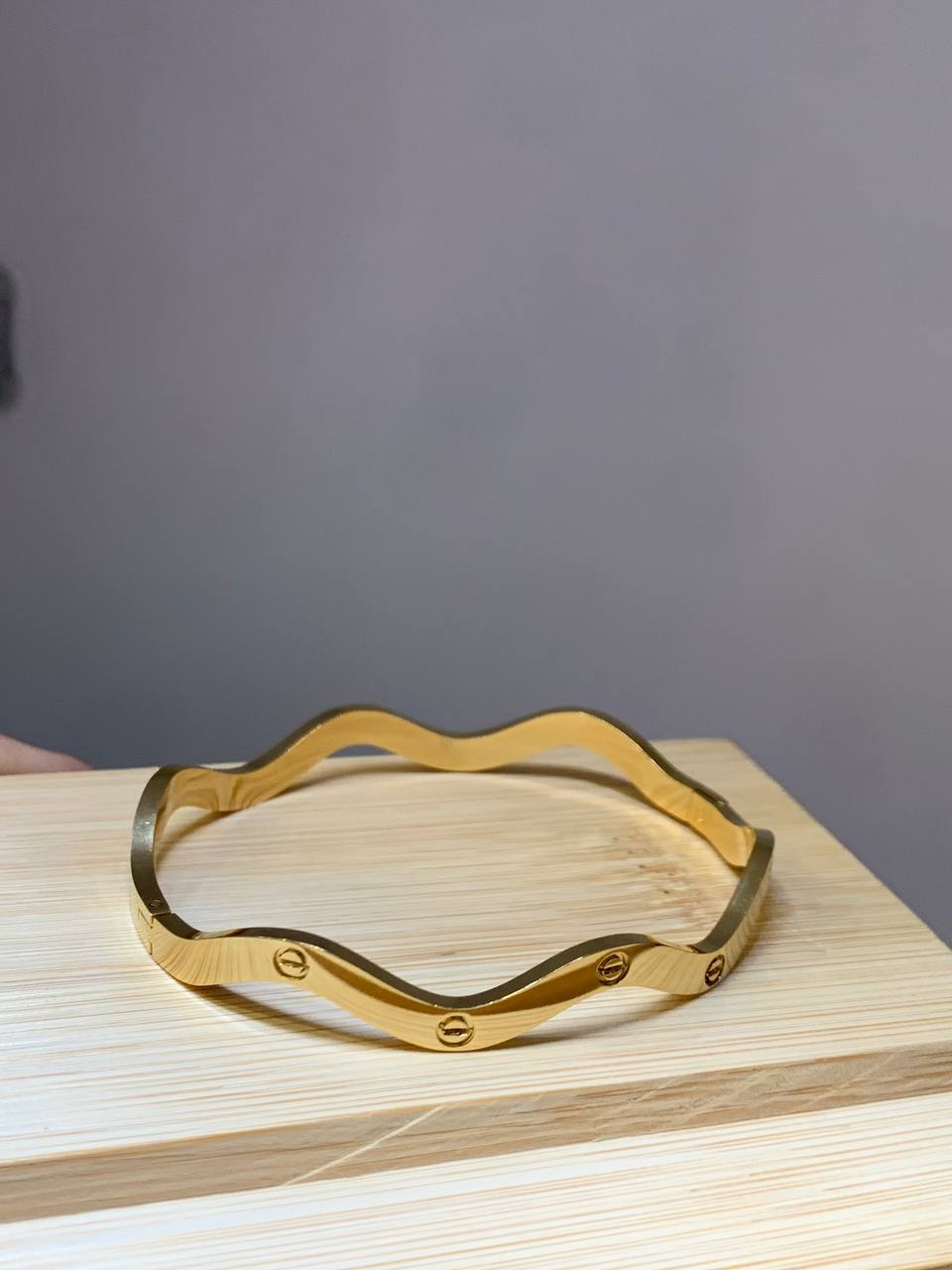 Wave Luxe – Gold Stainless Steel Bracelet