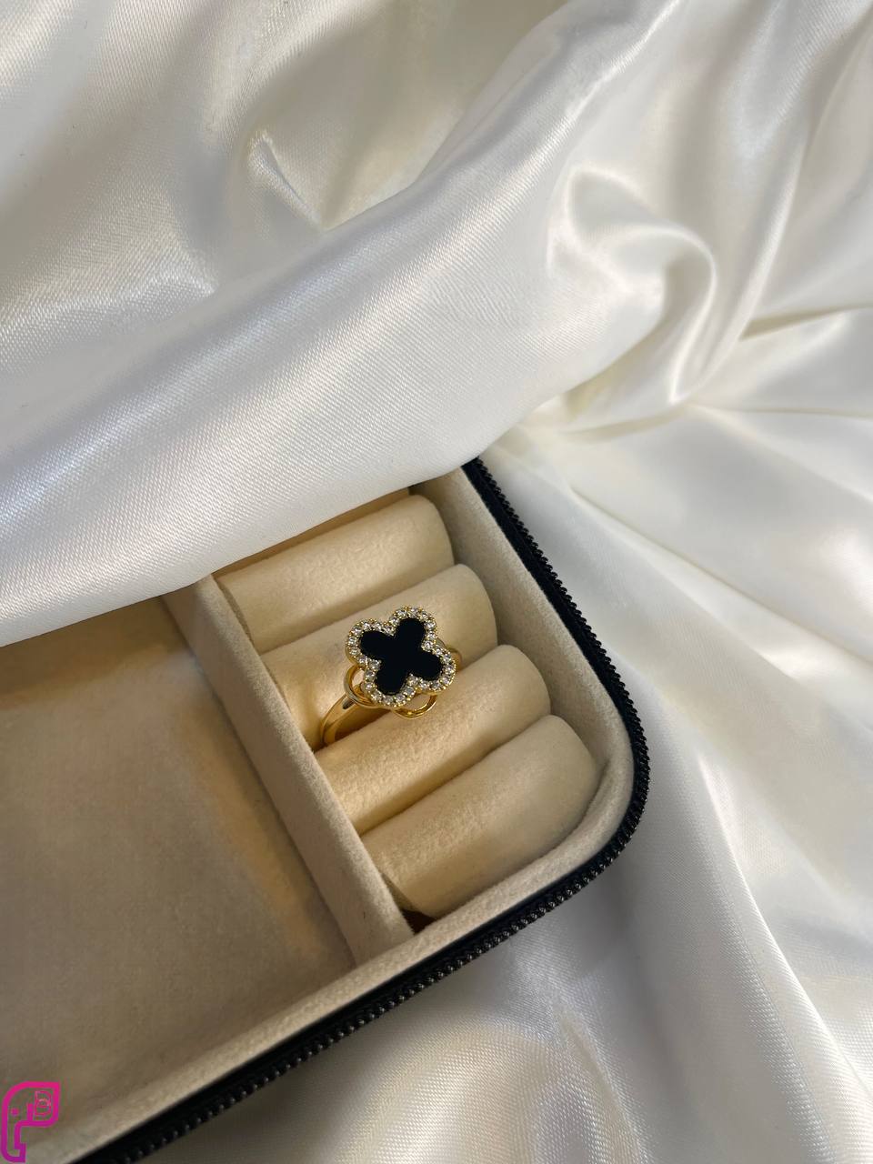Rotating Clover Ring