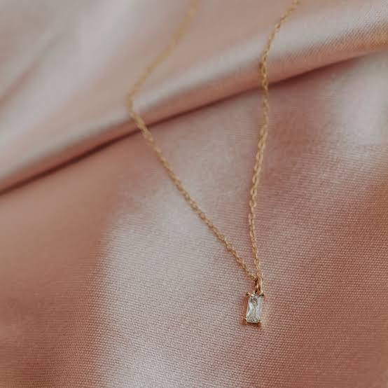 Chic Solitaire Necklace