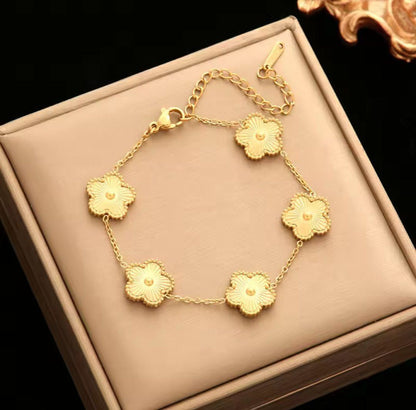 Elegant Clover Bracelet