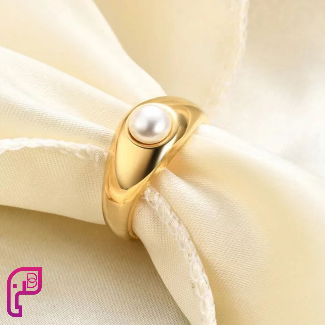 Pearl Gaze Ring