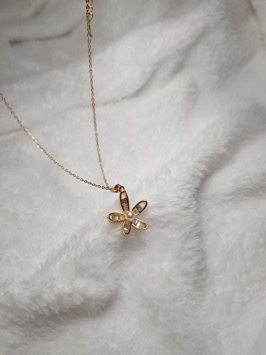 Daisy Pearl Necklace