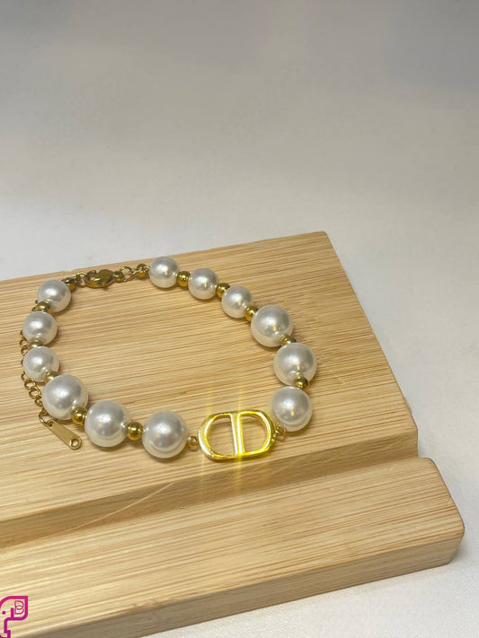 Chic Pearl Charm Bracelet