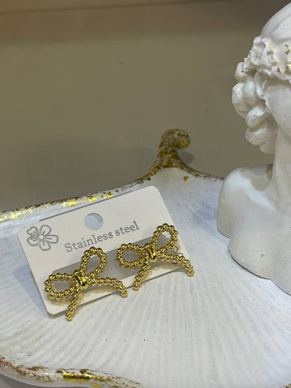 Dainty Fiyonka Studs
