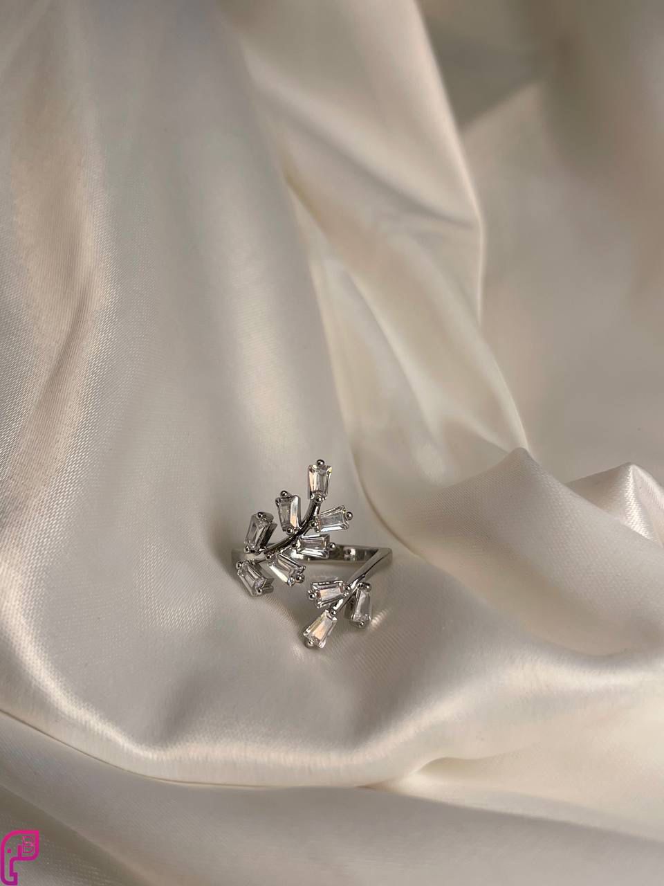 Frosted Leaf Ring