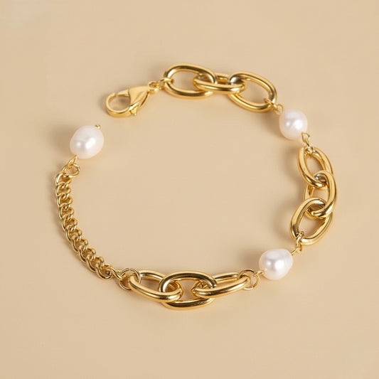 Lustrous Pearl Link Bracelet