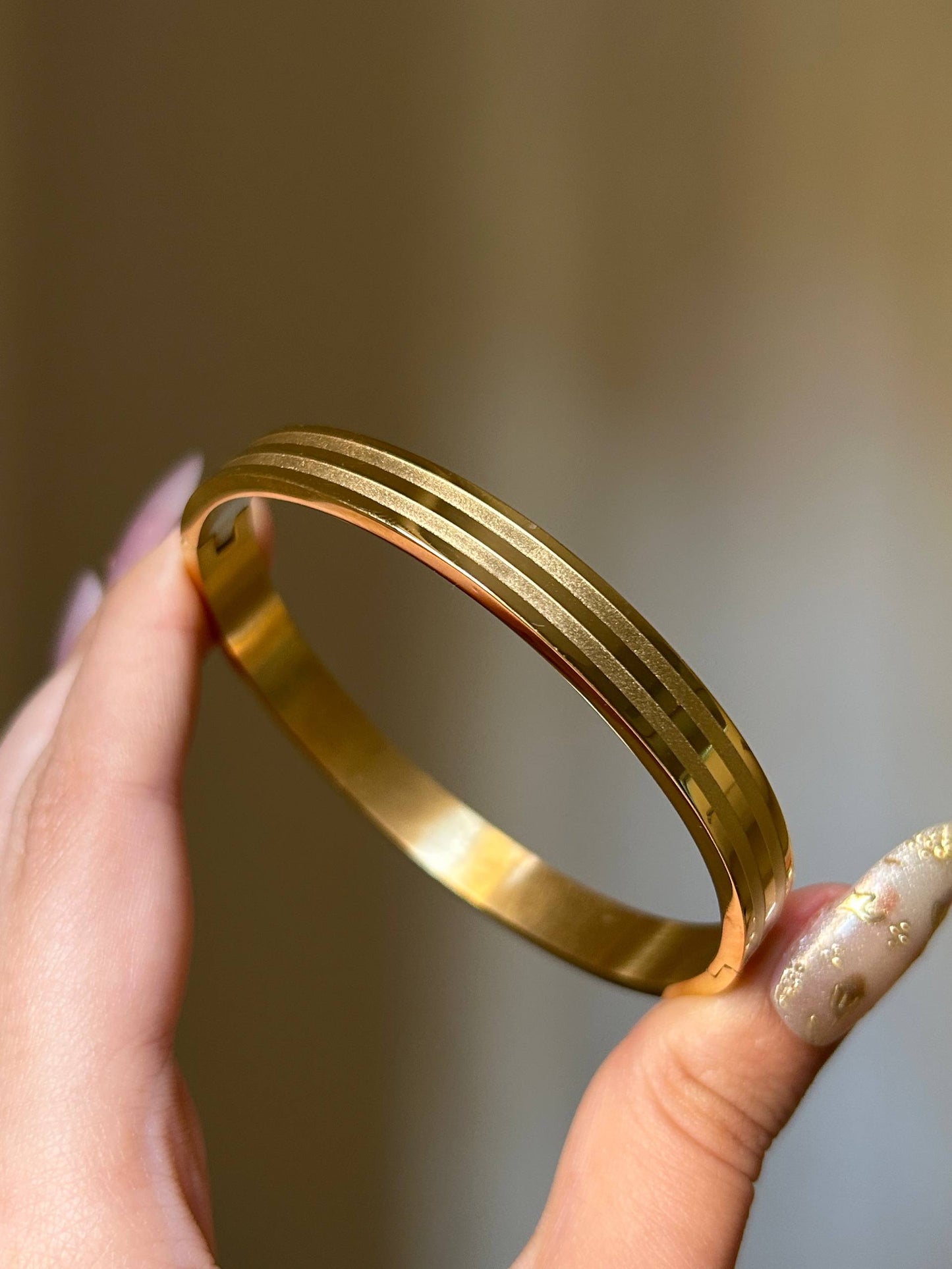 Minimalist Ribbed Gold Bangle