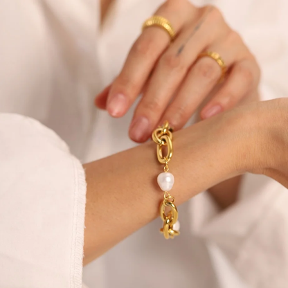 Lustrous Pearl Link Bracelet