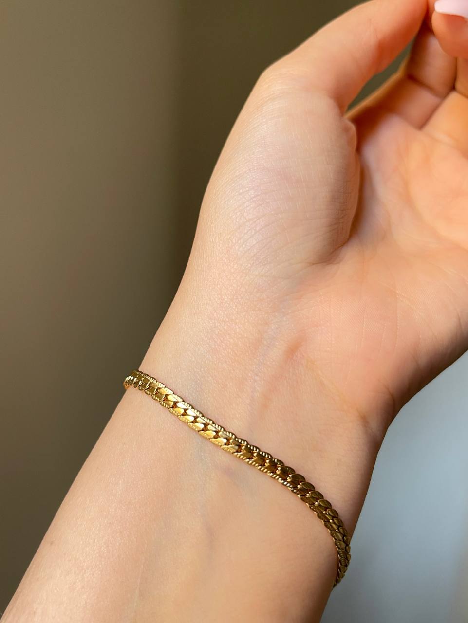 Elegant Herringbone Chain Bracelet