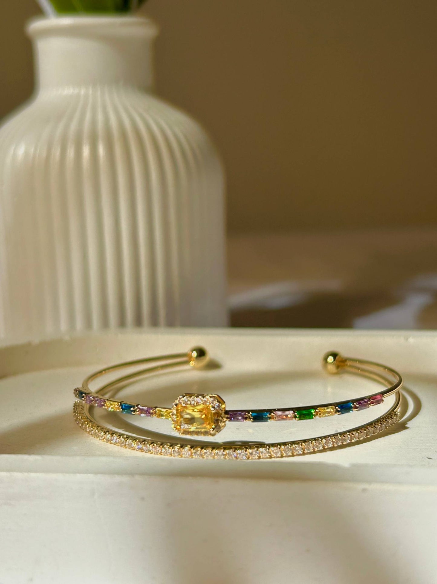 Vibrant Emerald-Cut Flex Bangle