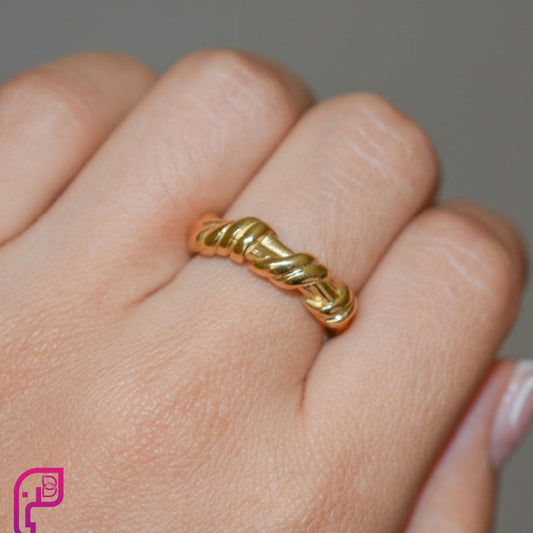 Golden Knot Ring