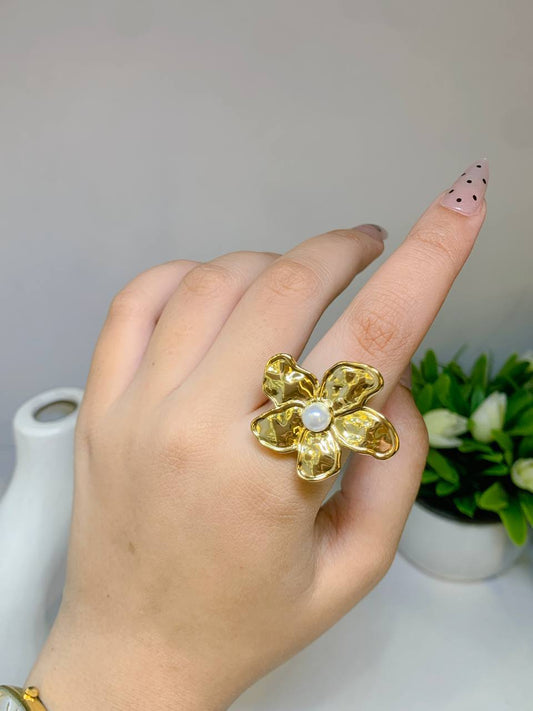 Golden Bloom – Statement Pearl Flower Ring