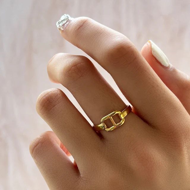 Golden Link Ring