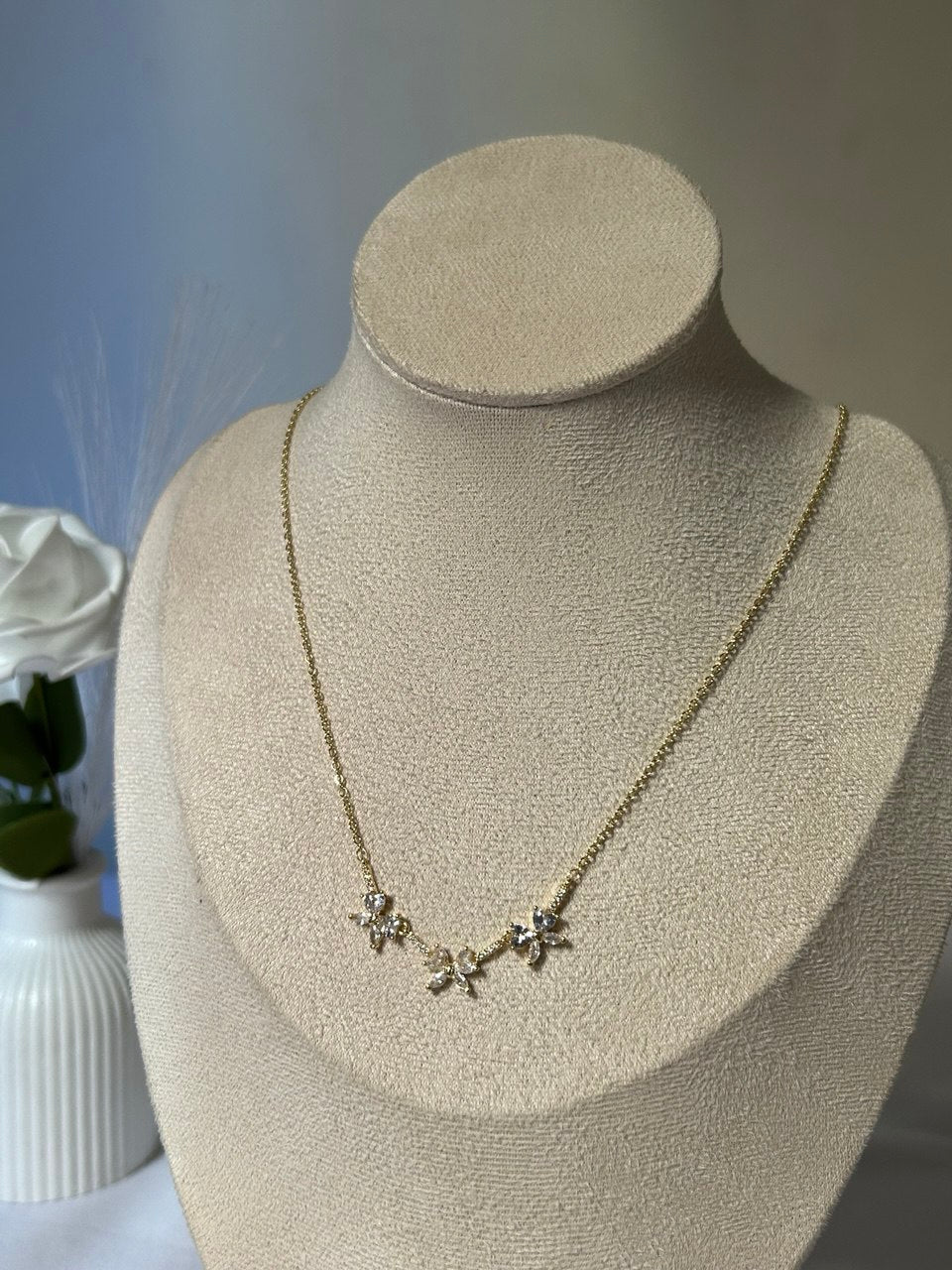 Sparkling Bow Ribbon Necklace