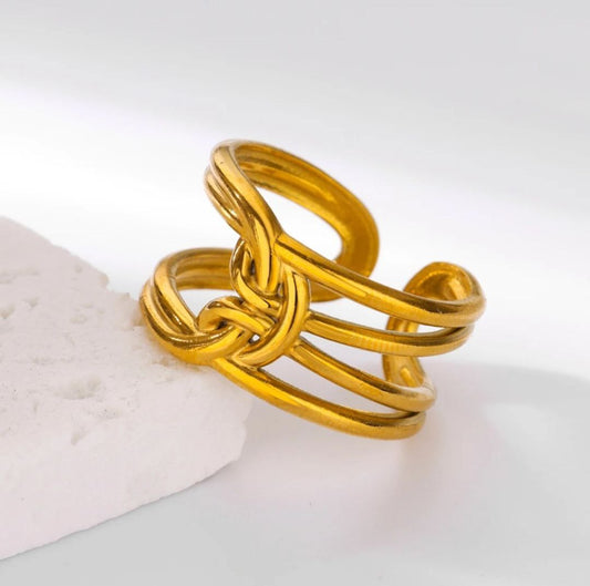 Twisted Knot Ring