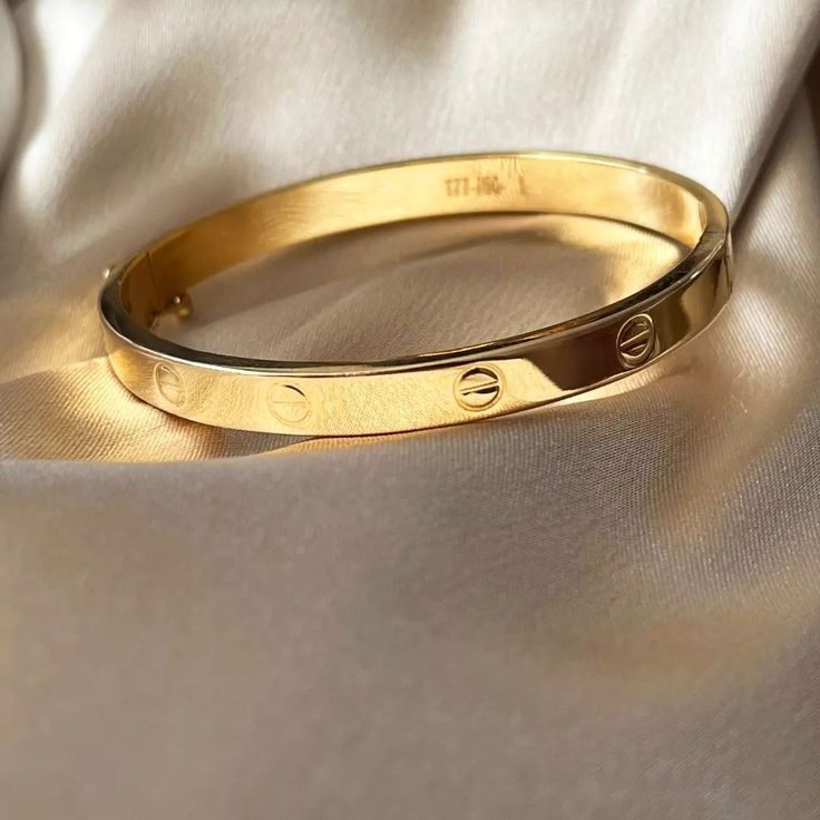 Iconic Screw Accent Gold Bangle