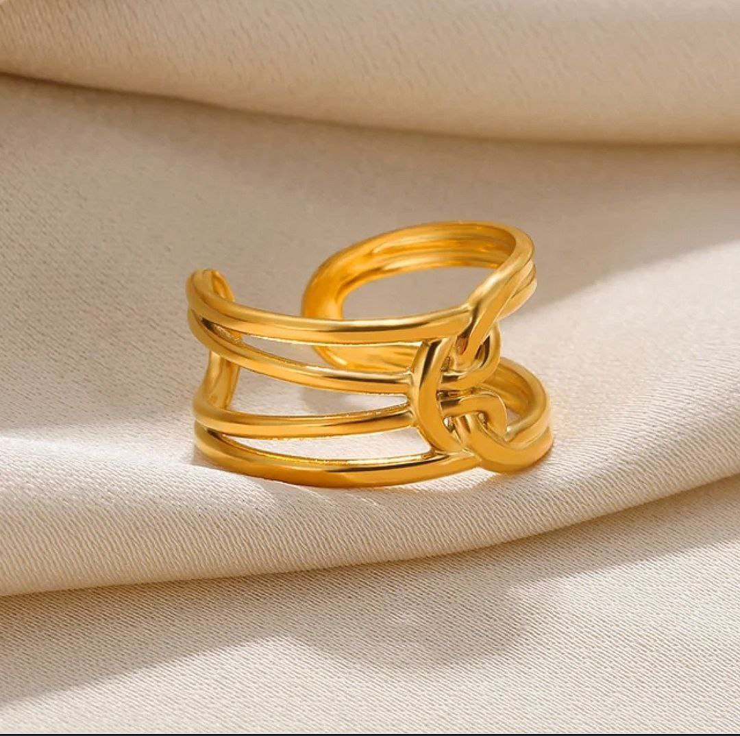 Twisted Knot Ring