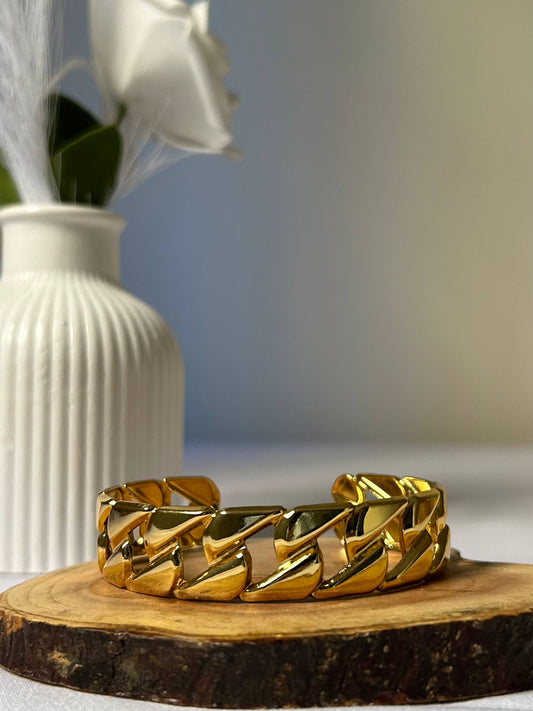 Bold Cuban Link Cuff