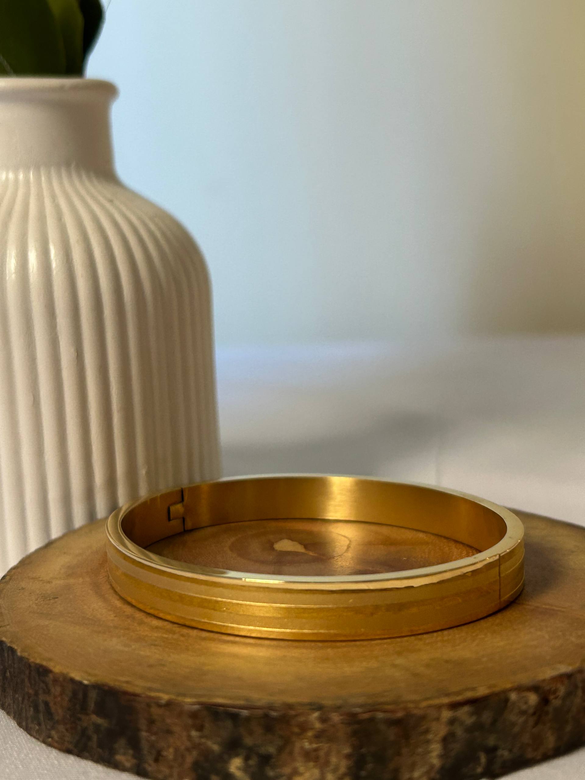 Minimalist Ribbed Gold Bangle