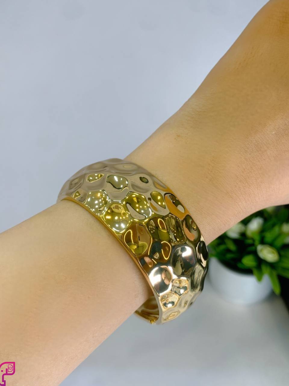 Hammered Shine Bangle