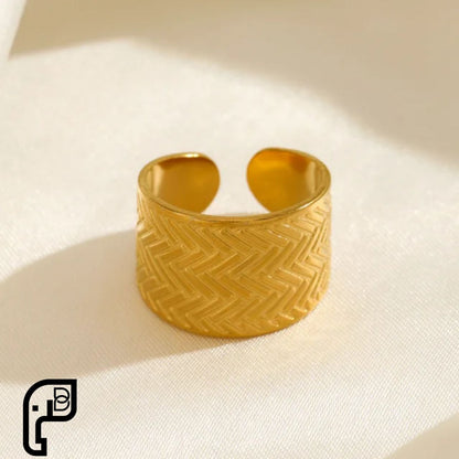 Chic Chevron Band Ring